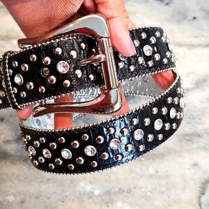 GUESS BLACK LEATHER RHINESTONE SILVER BUCKLE BELT